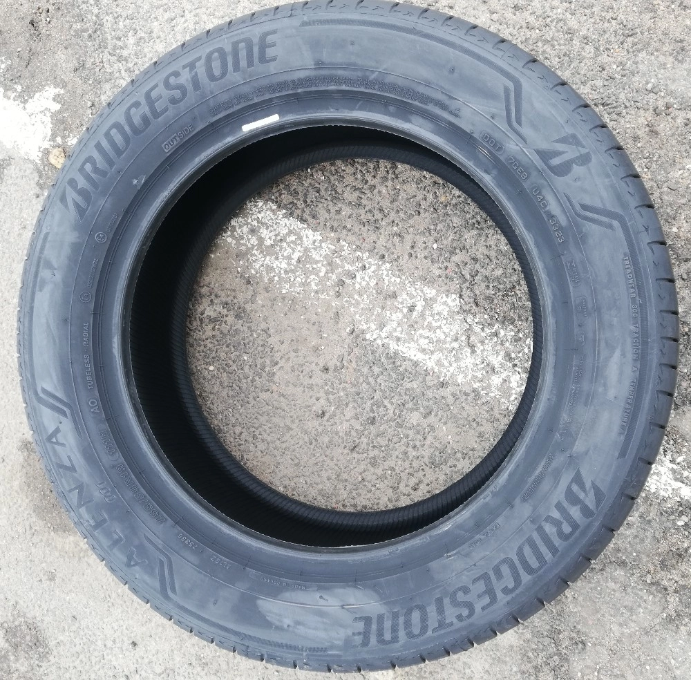 Покрышка BRIDGESTONE ALENZA 001 — протектор