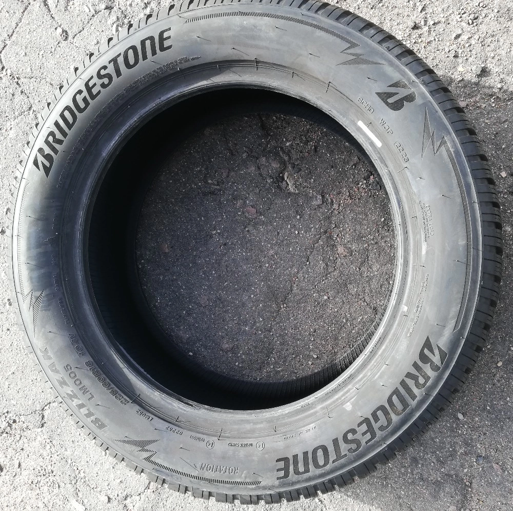 Покрышка BRIDGESTONE BLIZZAK LM005 — протектор
