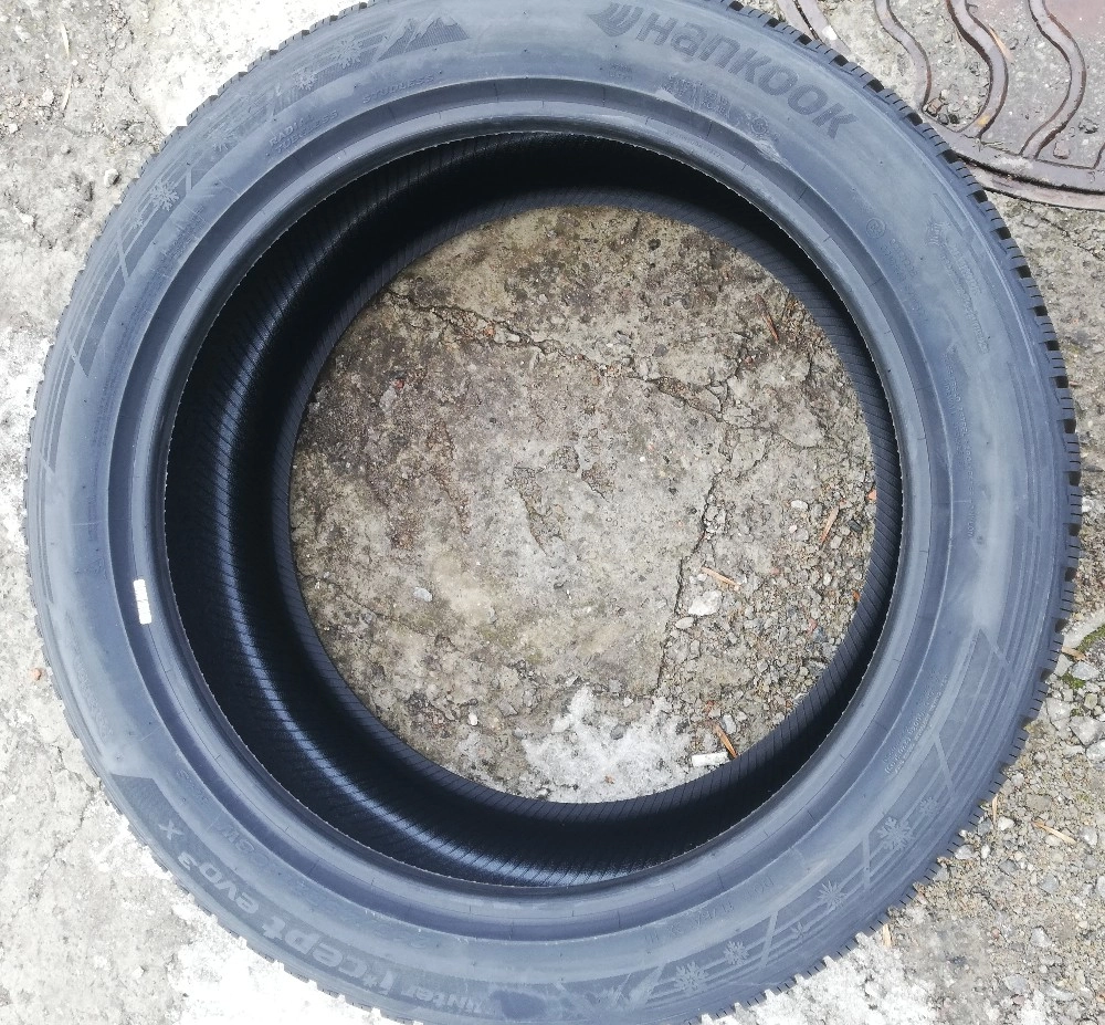 Покрышка HANKOOK WINTER I*CEPT EVO3 W330A SUV — протектор