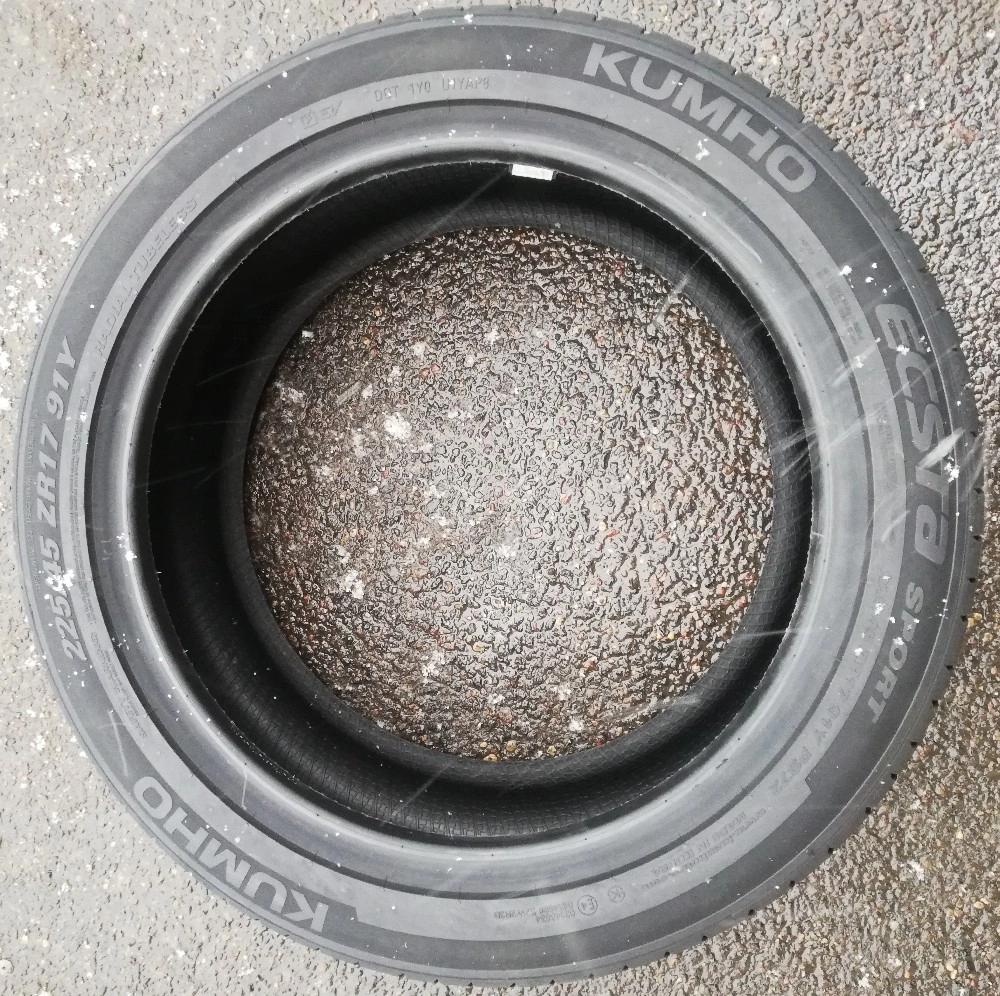 Покрышка KUMHO ECSTA SPORT PS72 — протектор