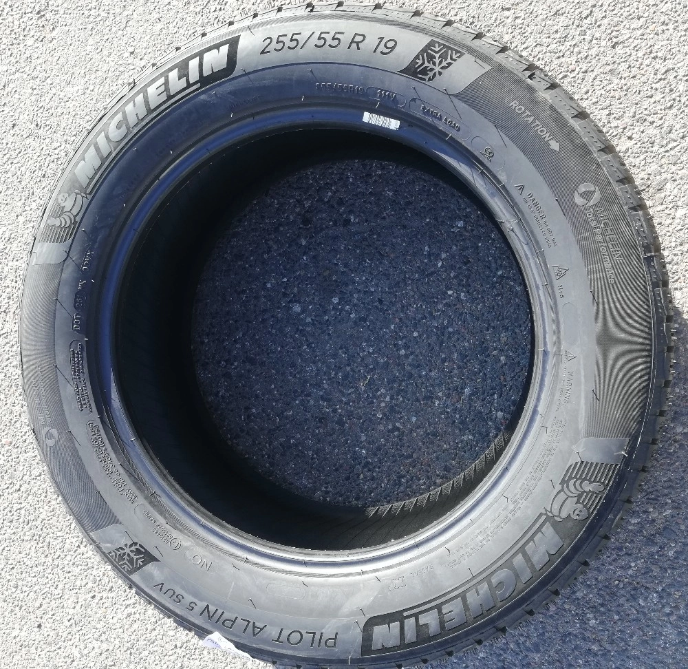 Покрышка MICHELIN PILOT ALPIN 5 SUV — протектор