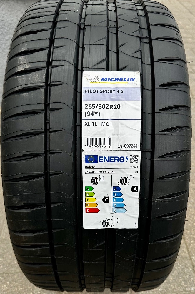 Покрышка MICHELIN PILOT SPORT 4 S — протектор